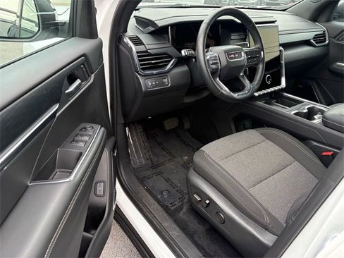Used 2025 GMC Acadia Elevation image 7