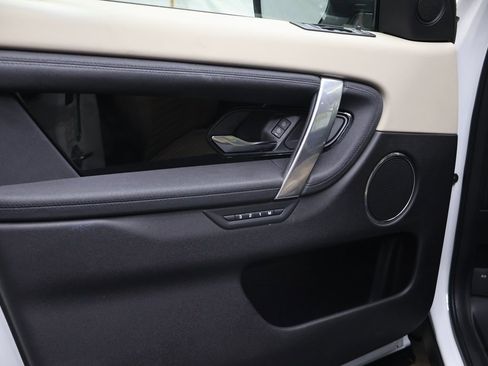 Used 2021 Land Rover Discovery Sport SE image 16