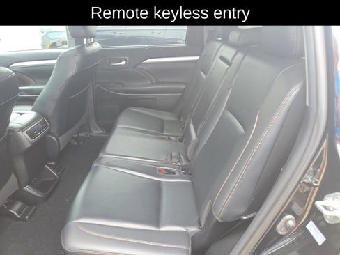 Used 2019 Toyota Highlander XLE AWD/4WD image 10