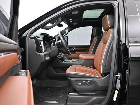 Used 2024 GMC Sierra 3500 Denali Ultimate AWD/4WD image 9