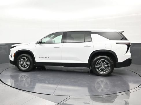 Used 2024 Chevrolet Traverse LS FWD image 2