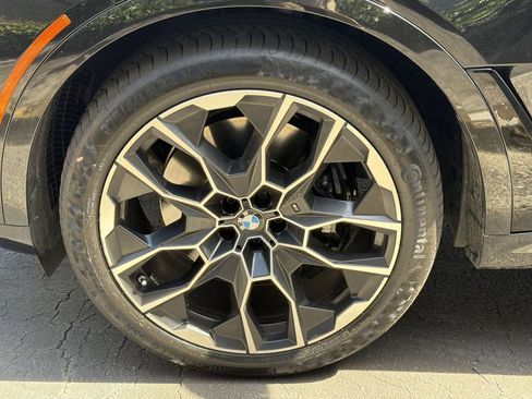 Used 2024 BMW X7 xDrive40i w/ Executive Package image 11