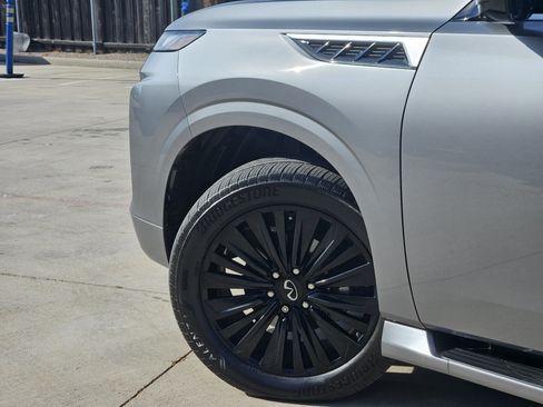 Used 2025 INFINITI QX80 Sensory image 5