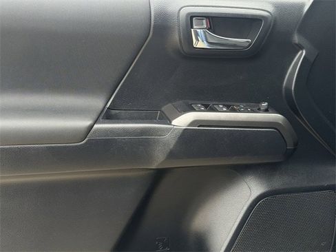 Used 2019 Toyota Tacoma TRD Sport w/ Technology Package image 26