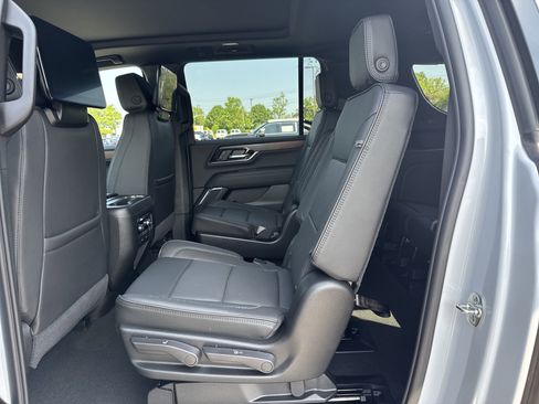 Used 2026 GMC Yukon XL Denali w/ Denali Reserve Package AWD/4WD image 32