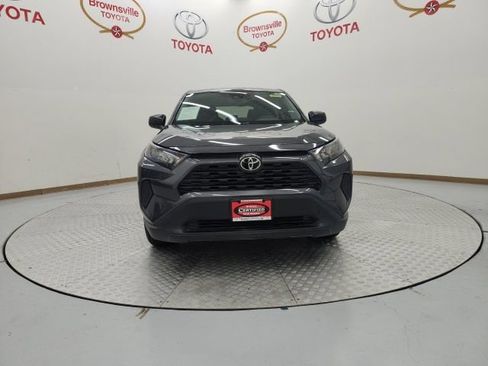 Used 2022 Toyota RAV4 LE FWD image 4
