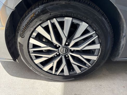 Used 2025 Nissan Altima 2.5 SV FWD image 30