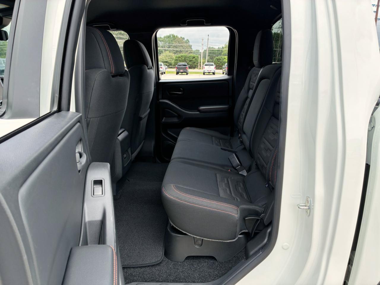 Used 2026 Nissan Frontier PRO-4X AWD/4WD image 27