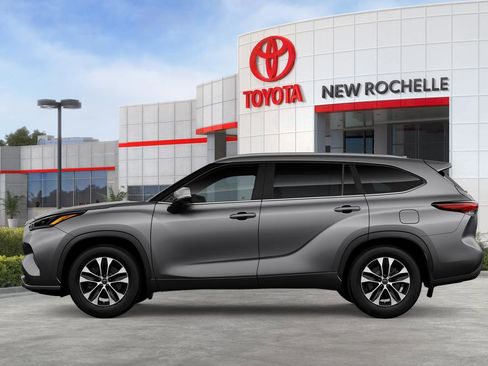 New 2026 Toyota Highlander XLE image 4