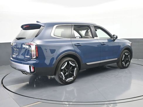Used 2025 Kia Telluride EX w/ EX Captain's Chair Package image 6