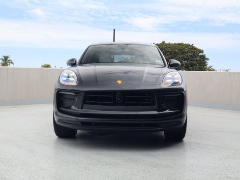 Certified 2026 Porsche Macan AWD/4WD image 6