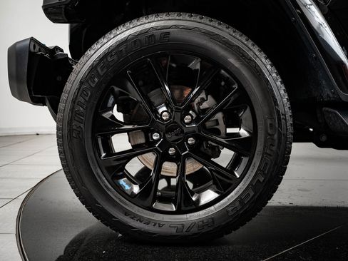 Used 2023 Jeep Wrangler Unlimited Sahara w/ Cold Weather Group image 13