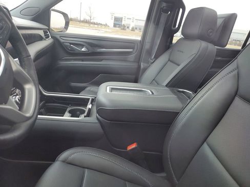 Used 2024 GMC Yukon XL Denali w/ Advanced Technology Package image 8