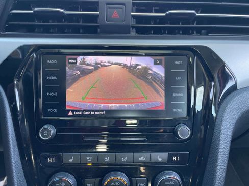 Used 2022 Volkswagen Passat 2.0T SE image 28