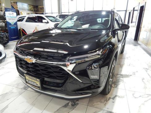 Used 2025 Chevrolet Trax LT w/ Driver Confidence Package image 11