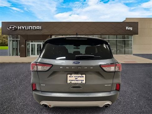 Used 2022 Ford Escape SE image 24