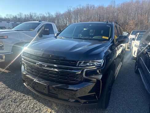 Used 2022 Chevrolet Suburban RST w/ Luxury Package image 3