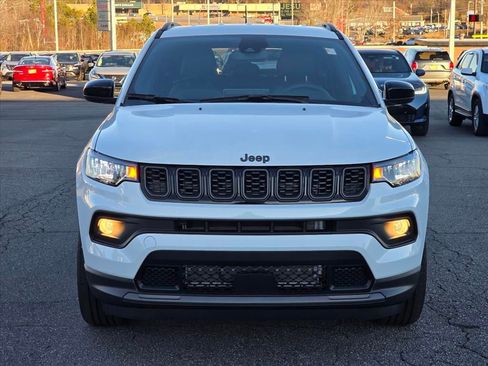 New 2026 Jeep Compass Latitude image 17