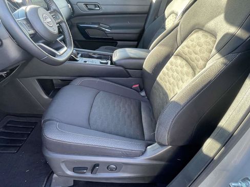 Used 2025 Nissan Pathfinder SV AWD/4WD image 7