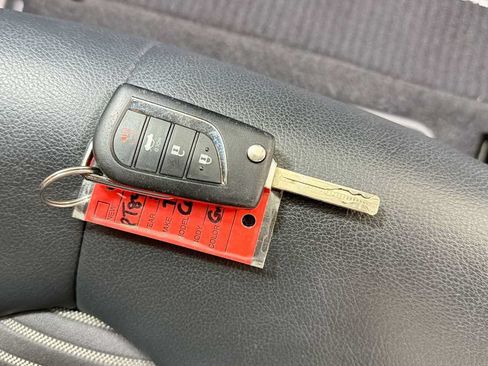 Certified 2019 Toyota Camry SE FWD image 30