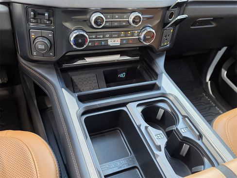 Used 2024 Ford F250 Platinum image 16