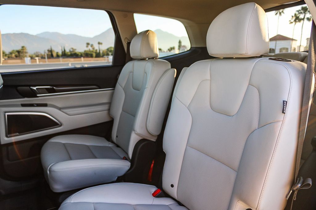 Used 2025 Kia Telluride S FWD image 19