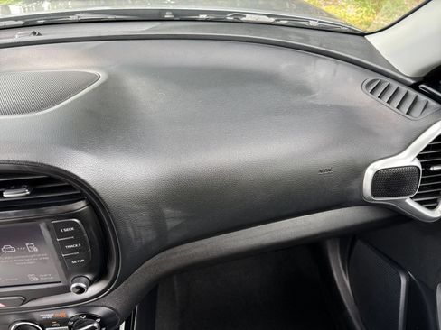 Used 2025 Kia Soul LX w/ LX Technology Package FWD image 33