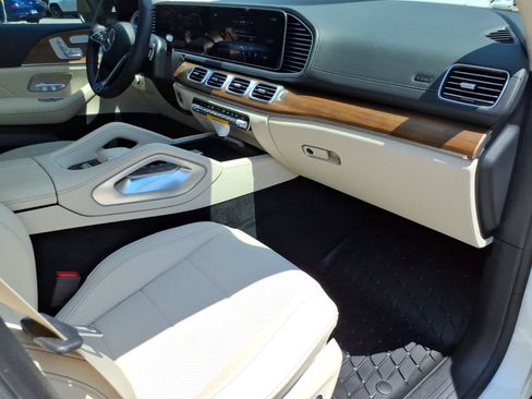 Used 2026 Mercedes-Benz GLS 450 4MATIC image 25