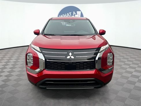 New 2025 Mitsubishi Outlander ES image 2