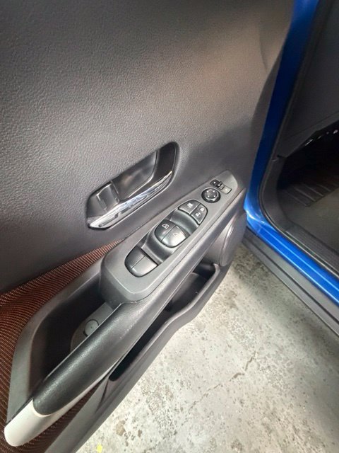 Used 2023 Nissan Kicks SR w/ Interior Electronics Package FWD image 22