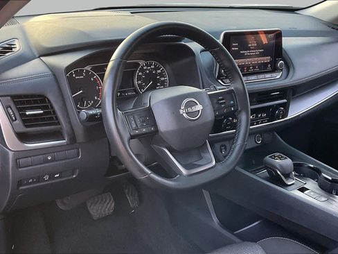 Used 2025 Nissan Rogue SV AWD/4WD image 17