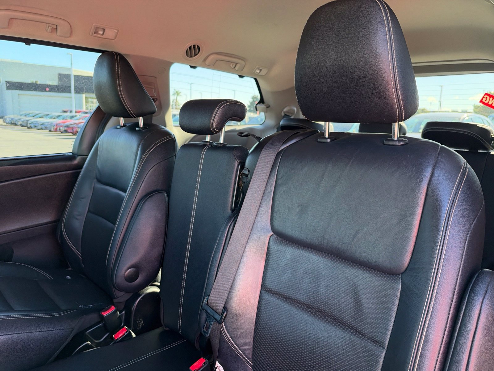 Used 2017 Toyota Sienna SE Premium FWD image 18