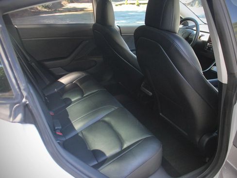 Used 2020 Tesla Model 3 Standard Range RWD image 17