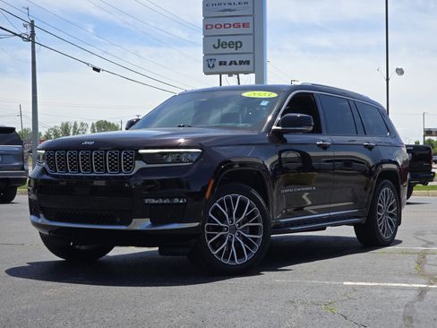 Used 2023 Jeep Grand Cherokee L Summit AWD/4WD image 2