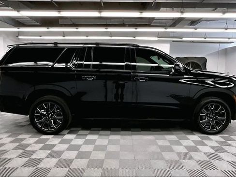 Used 2025 Chevrolet Suburban RST w/ Comfort Package AWD/4WD image 15