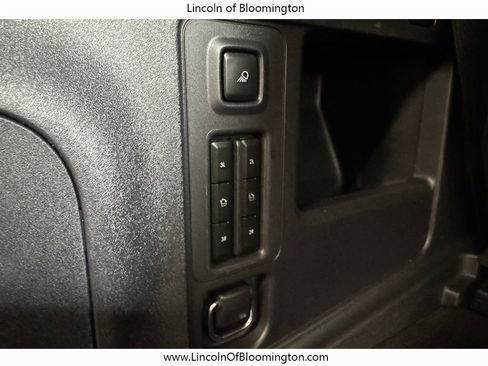 Used 2025 Lincoln Navigator Reserve image 27