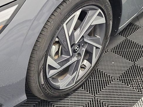 Used 2025 Hyundai Elantra Limited FWD image 31