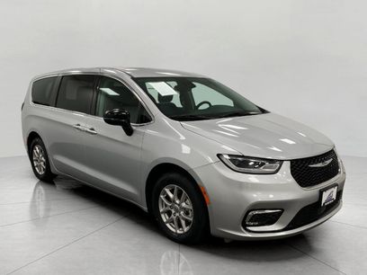Used 2024 Chrysler Pacifica Touring-L