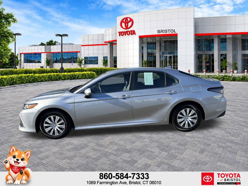 Used 2024 Toyota Camry LE FWD image 4