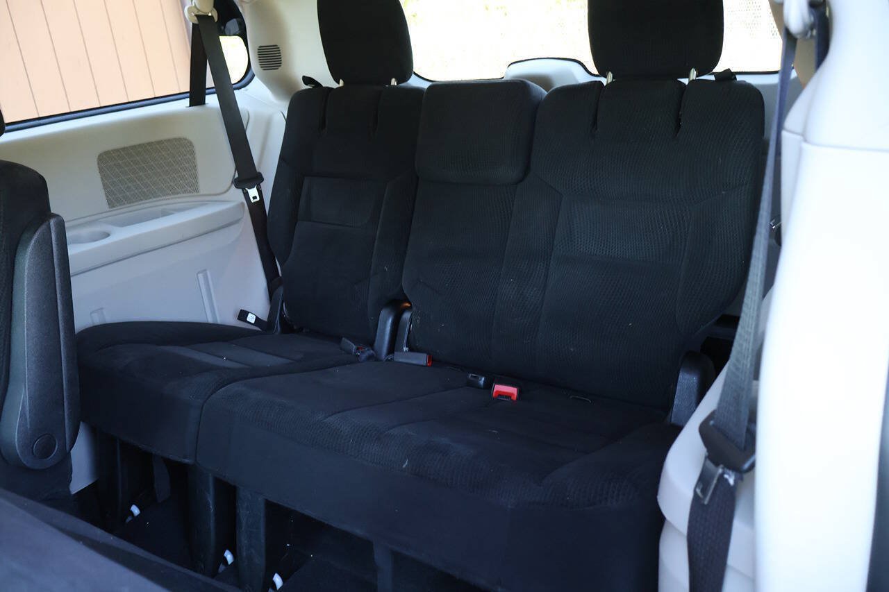 Used 2014 Dodge Grand Caravan SXT FWD image 14