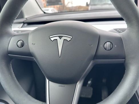 Used 2025 Tesla Model Y Long Range image 10