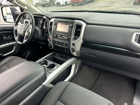 Used 2017 Nissan Titan SV image 28