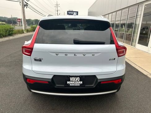 Certified 2025 Volvo XC40 B5 Core AWD/4WD image 4