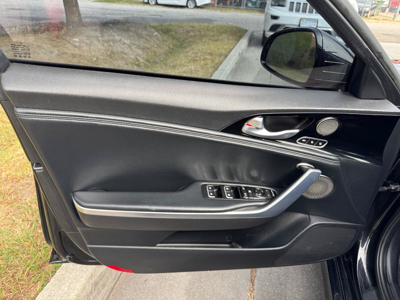 Used 2018 Kia Stinger Premium RWD image 12