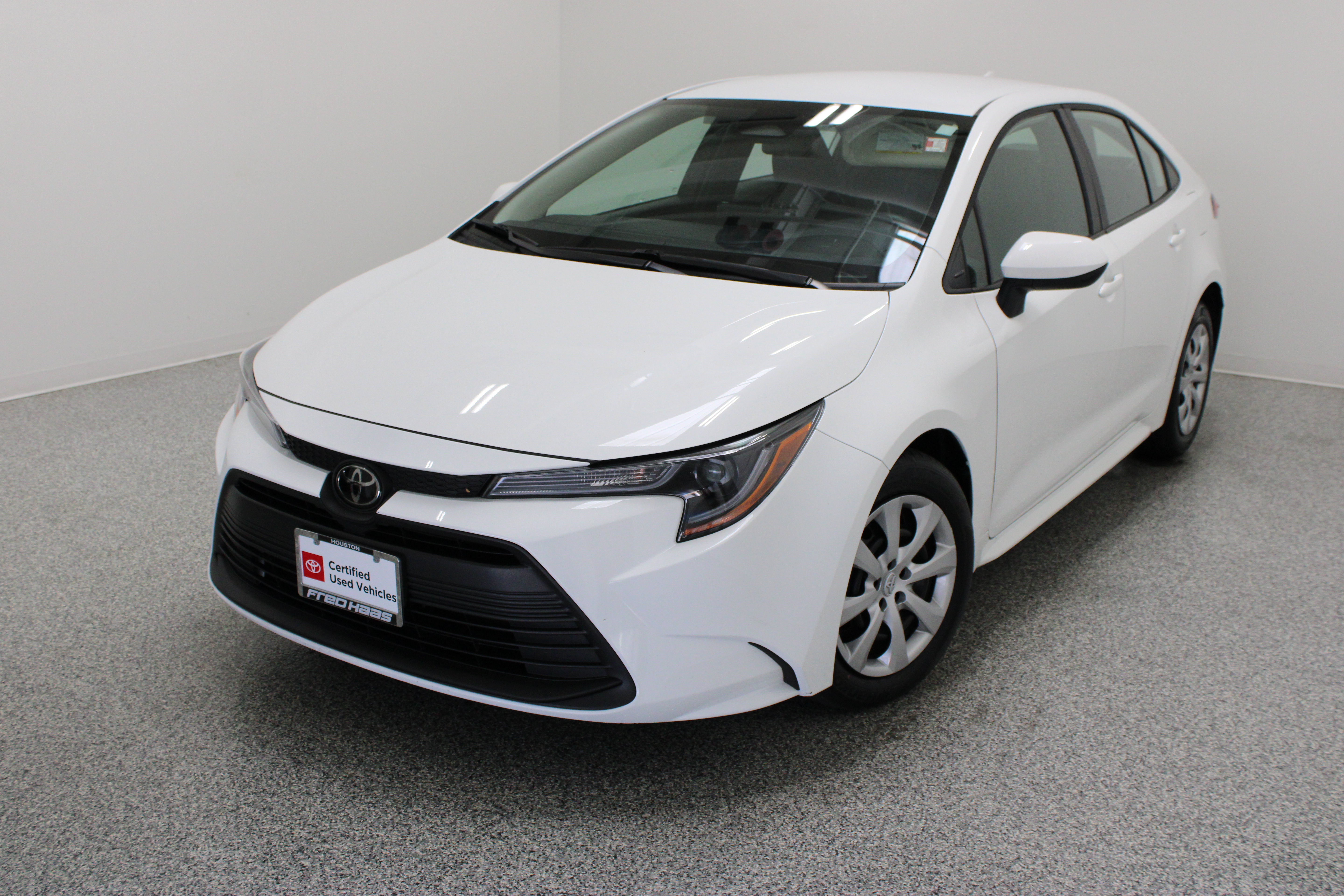 Certified 2025 Toyota Corolla LE FWD image 2