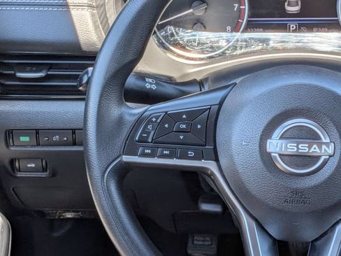 Used 2025 Nissan Sentra SV FWD image 17