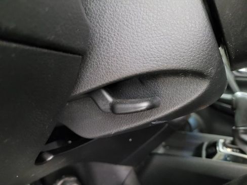 Used 2018 Nissan Rogue S image 35