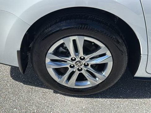 Used 2025 Toyota Sienna Limited image 12