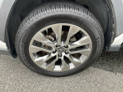 Used 2019 Toyota RAV4 XLE Premium w/ Advanced Technology Package AWD/4WD image 31