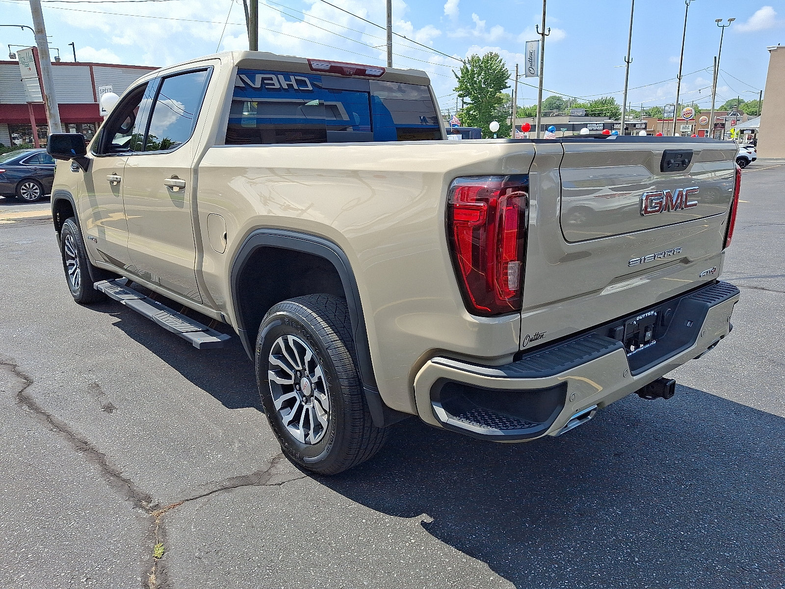 Used 2023 GMC Sierra 1500 AT4 w/ Technology Package AWD/4WD image 3